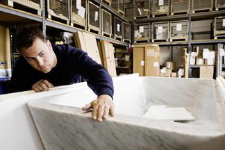 Handwerker vor Wanne